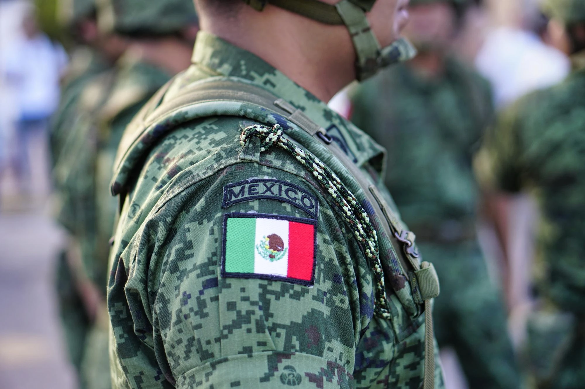 Detalle del uniforme de un integrante del Ejército Mexicano